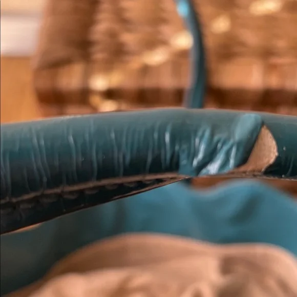 Sondra Roberts Teal & Red Cutout Tote Bags - Picture 14 of 16